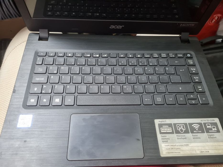 Ecran cu carcasa acer A114-32-C2S9