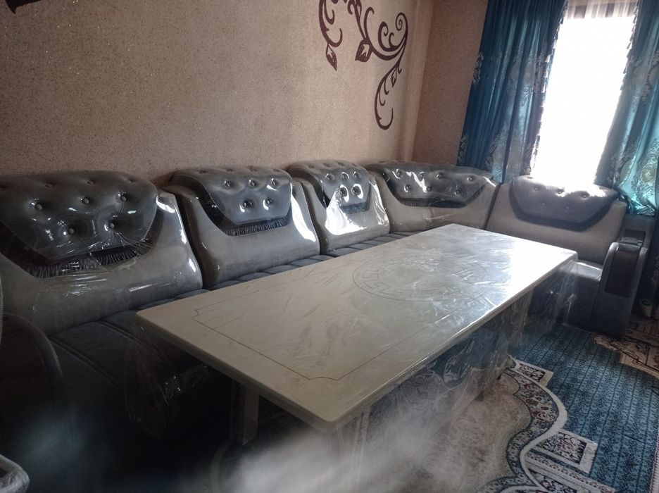 5 yumshoq mebel 1 ta katta stol