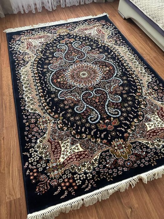 Продам ковёр 160х230 новый, хорошего качества