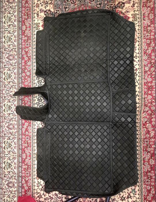 Сотилади: Hongqi EQM5 учун оригинал полик (коврик)