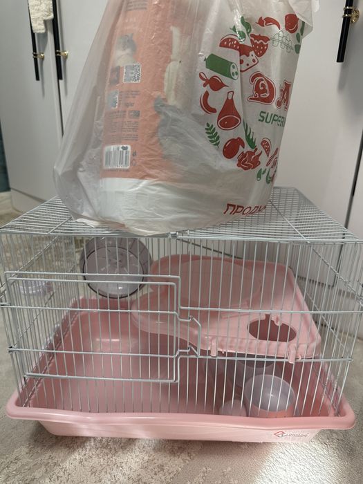 Хомяктың клеткасы, қасына тамағы песок в подарок