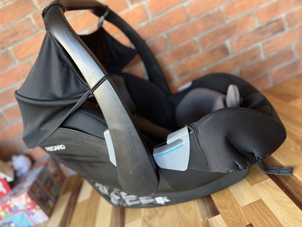 кошче за кола (recaro) +сенник и изофикс