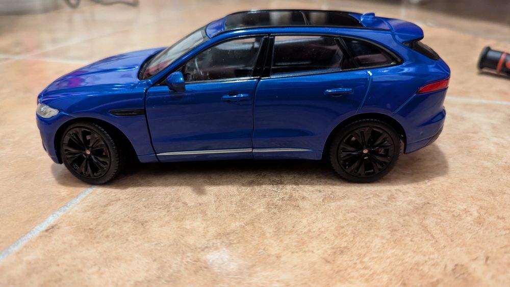 Macheta Jaguar F-Pace 1:24