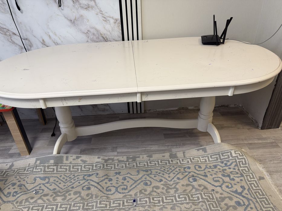 Стол для гостинной