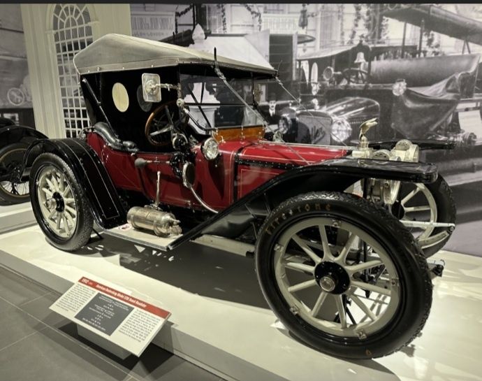 Мерседес бенц первый вариант 1901 года.