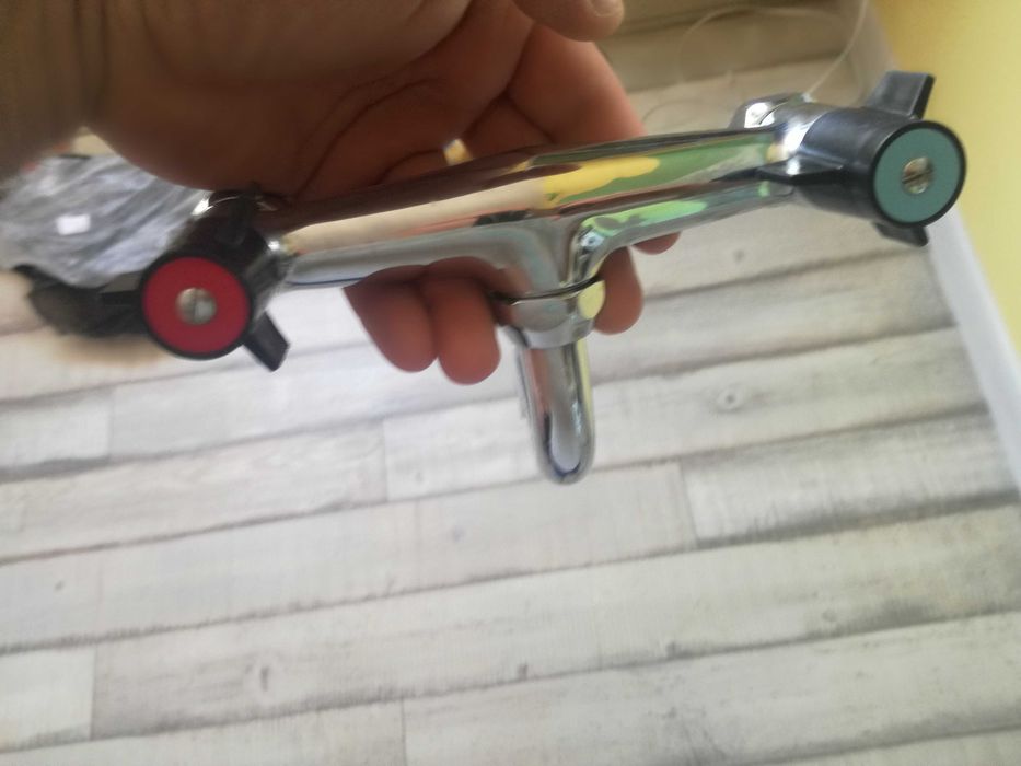 Продавам чисто нова чешма с долно разположение на чучура-под батерийте