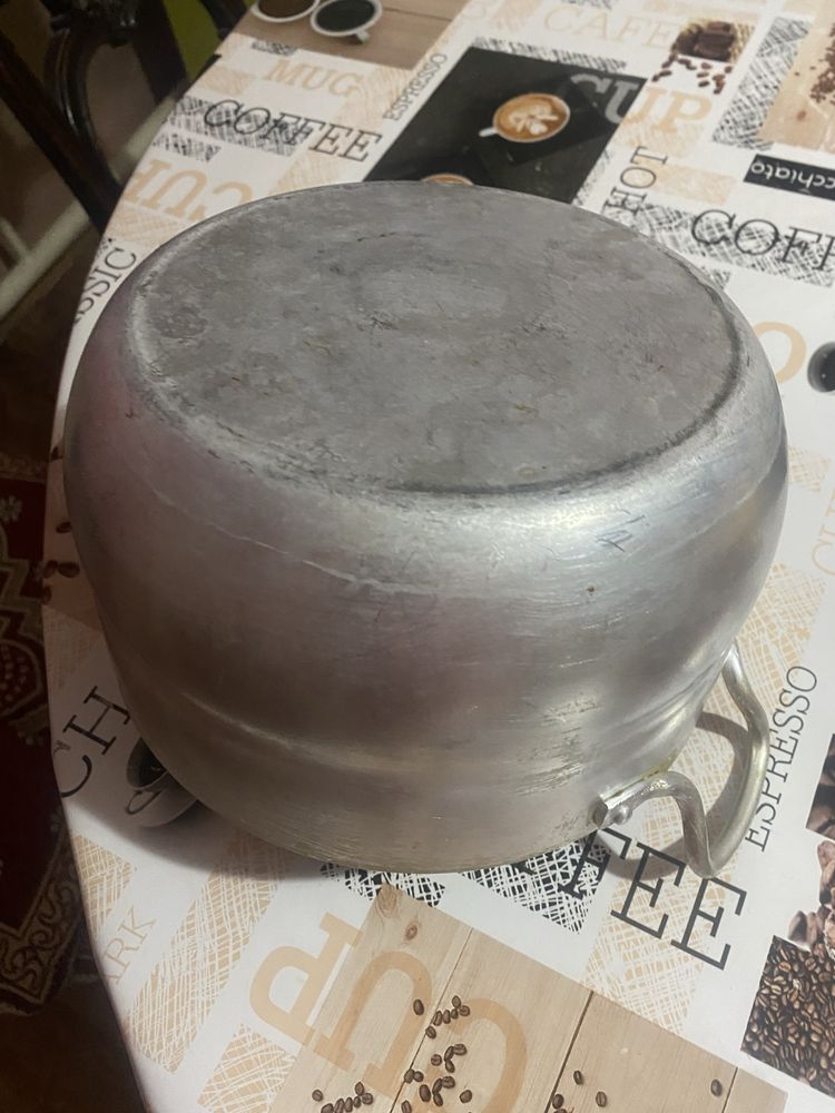 Продам алюминиевую кастрюлю