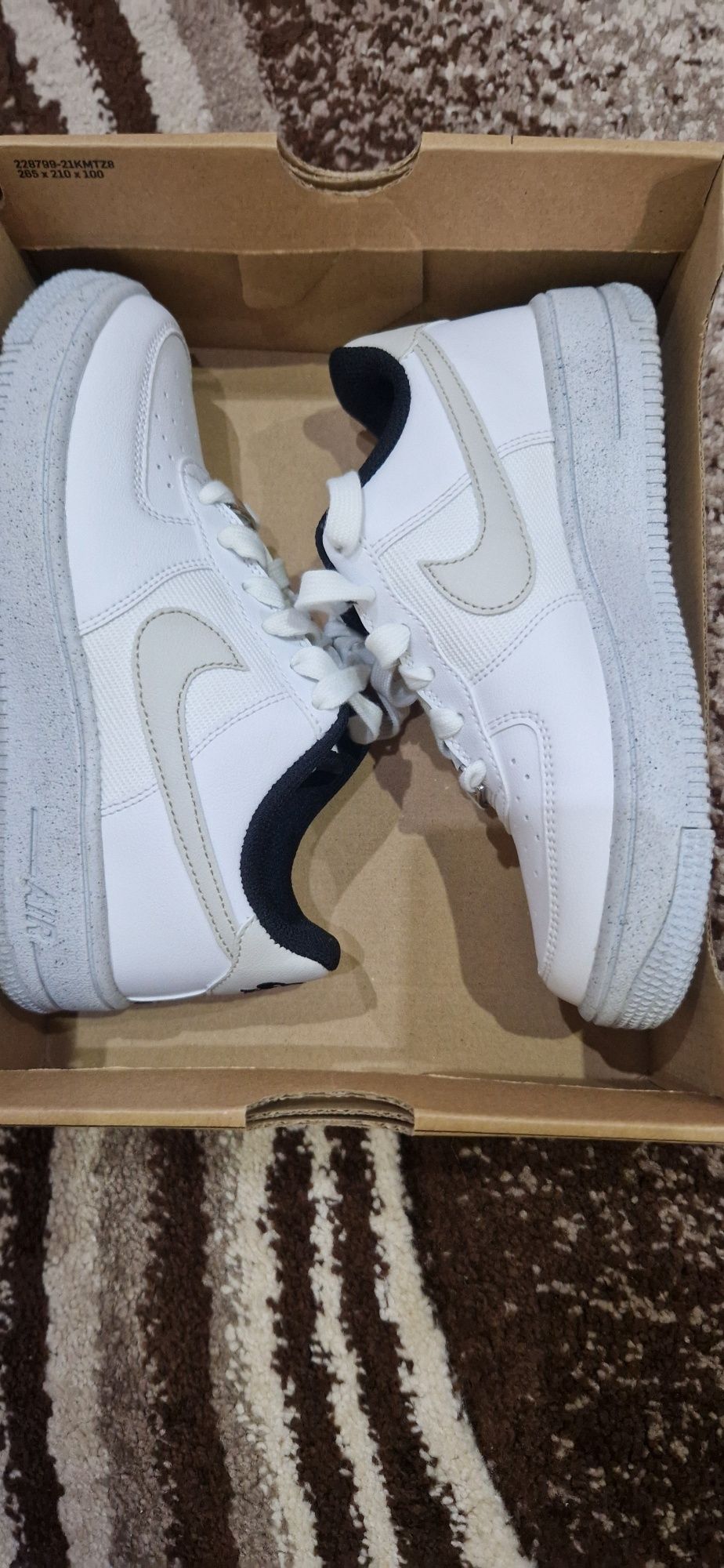 Не употребявани обувки Nike air forse 1.   35,5