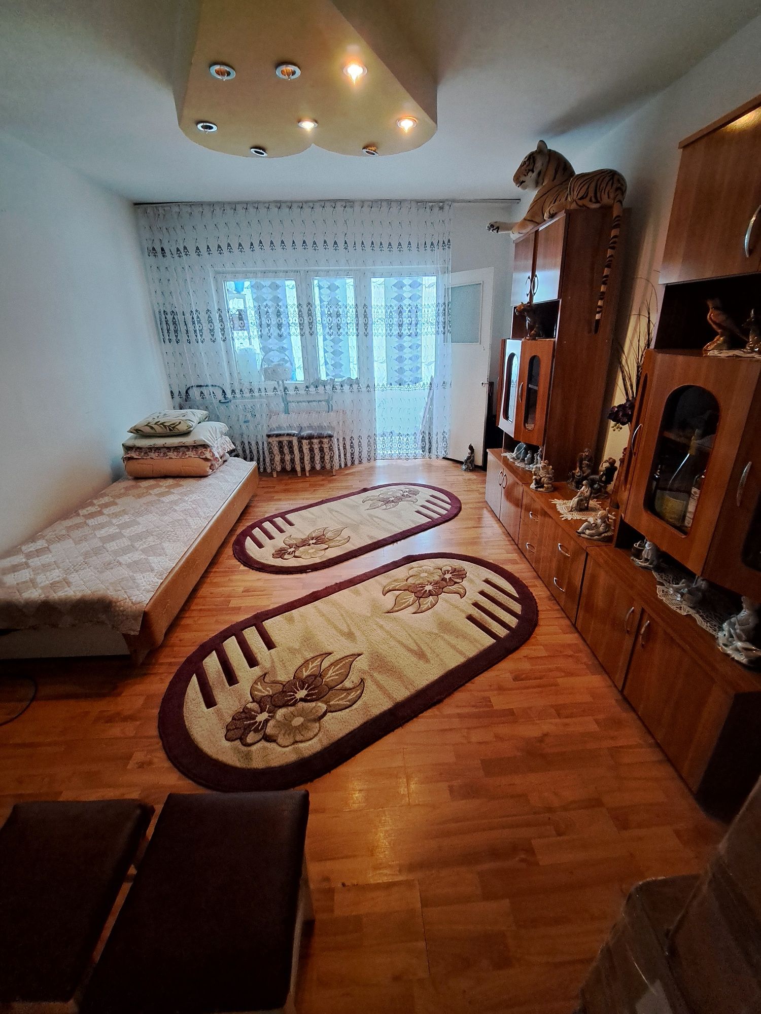 Vand apartament  cu 2 camere