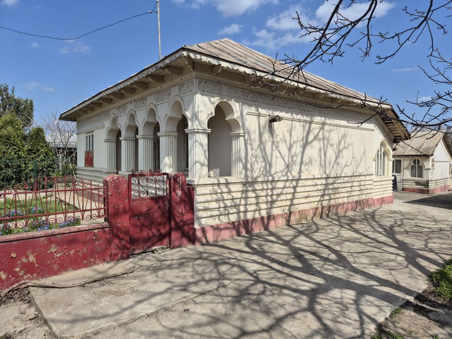 Casă de vânzare.