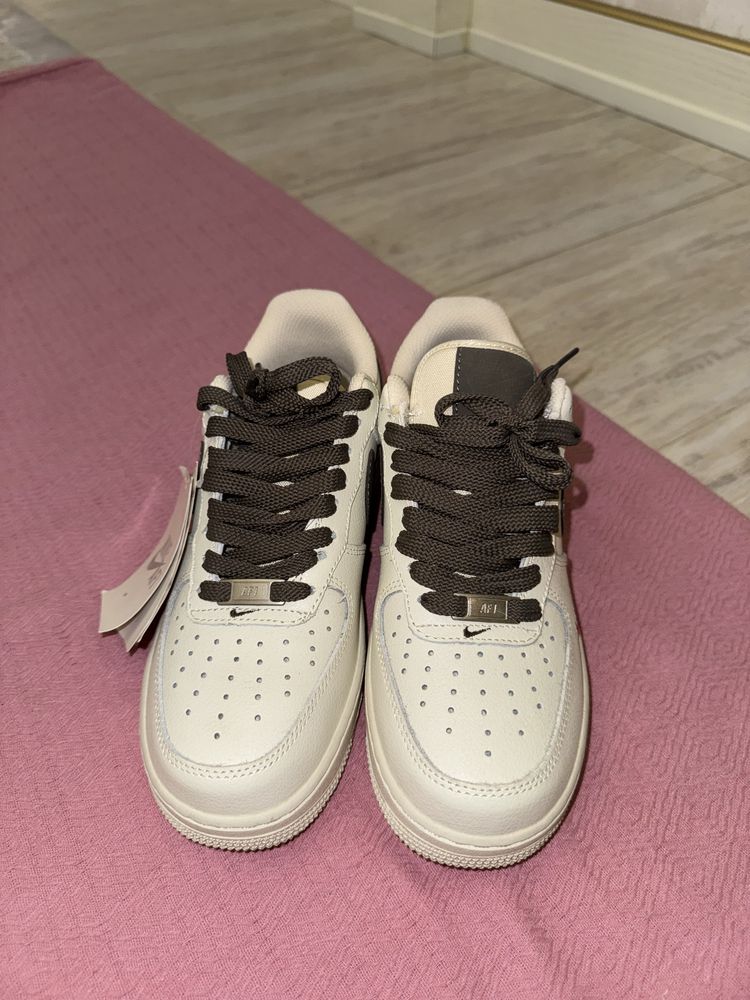 Nike кроссовки