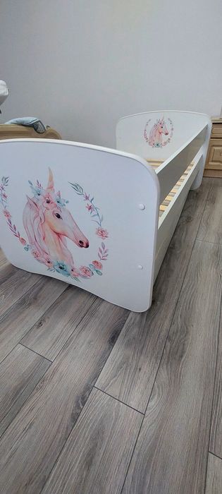 Pat copii în condiții bune de 80×145.
