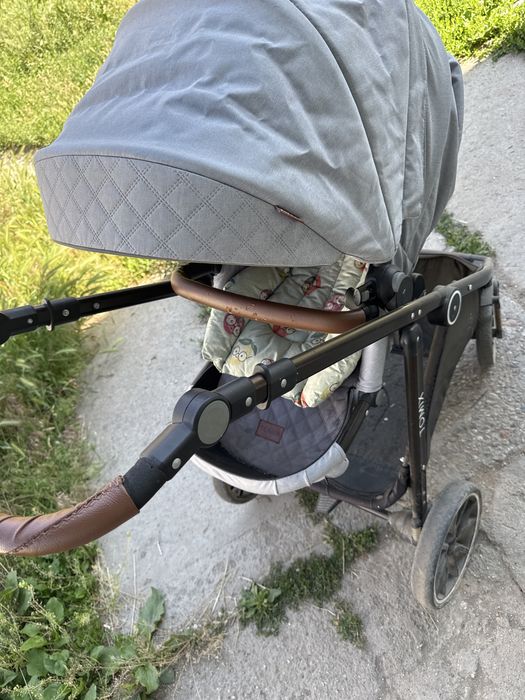 Коляска с люлькой