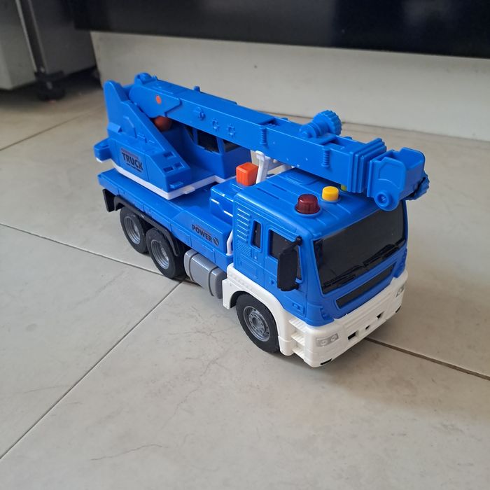 Детски играчки - тролей и кран