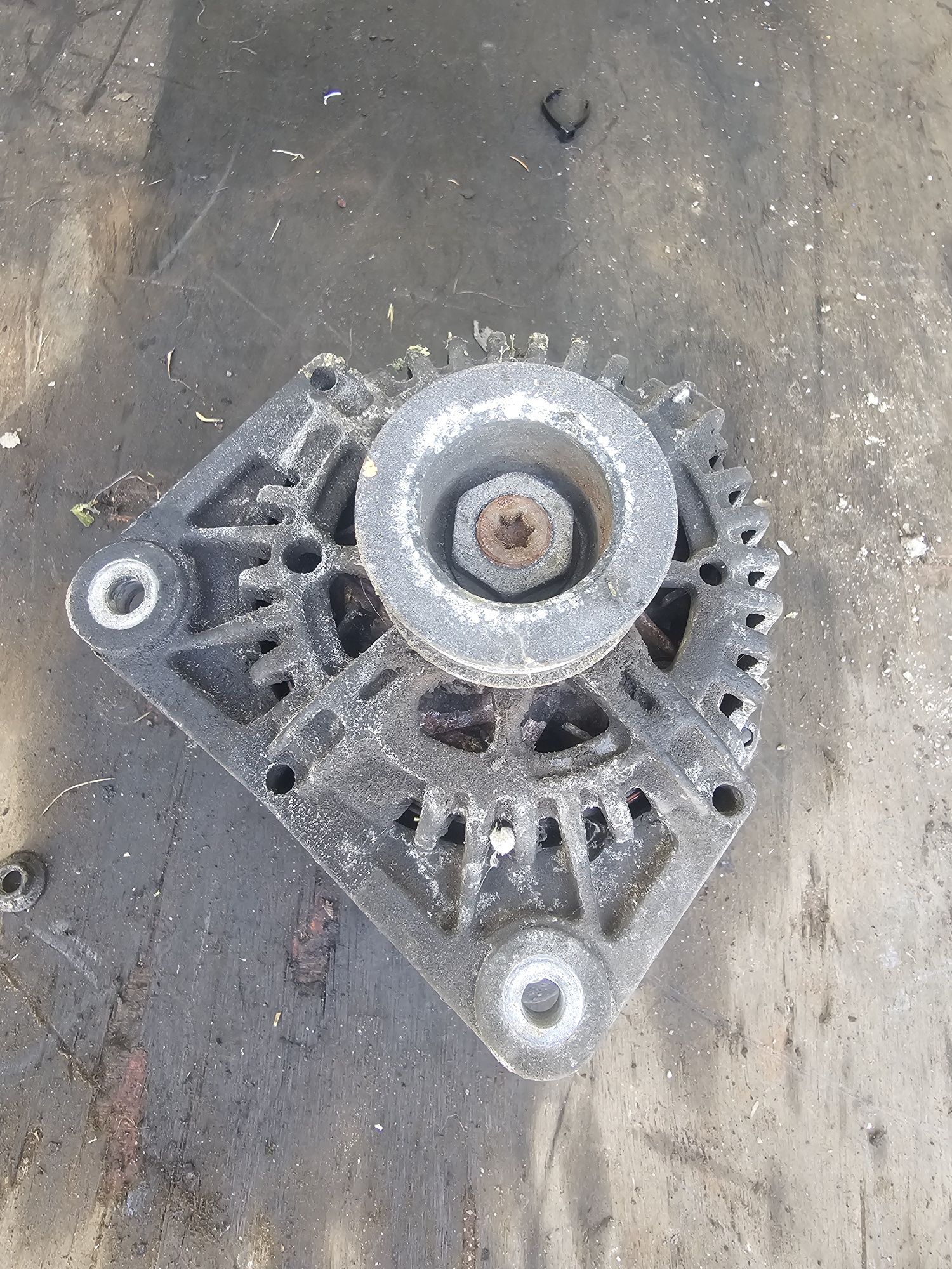 Alternator Renault Megane 2 2002-2010 1.6 16V K4M 812 Benzina 82006676