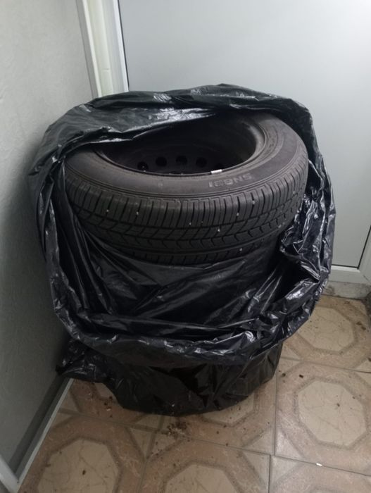 Anvelope iarna 4x r14 cu jante 2x r15