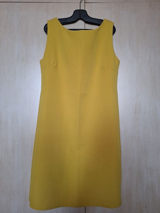 Дамска рокля с ефектен гръб - НОВА