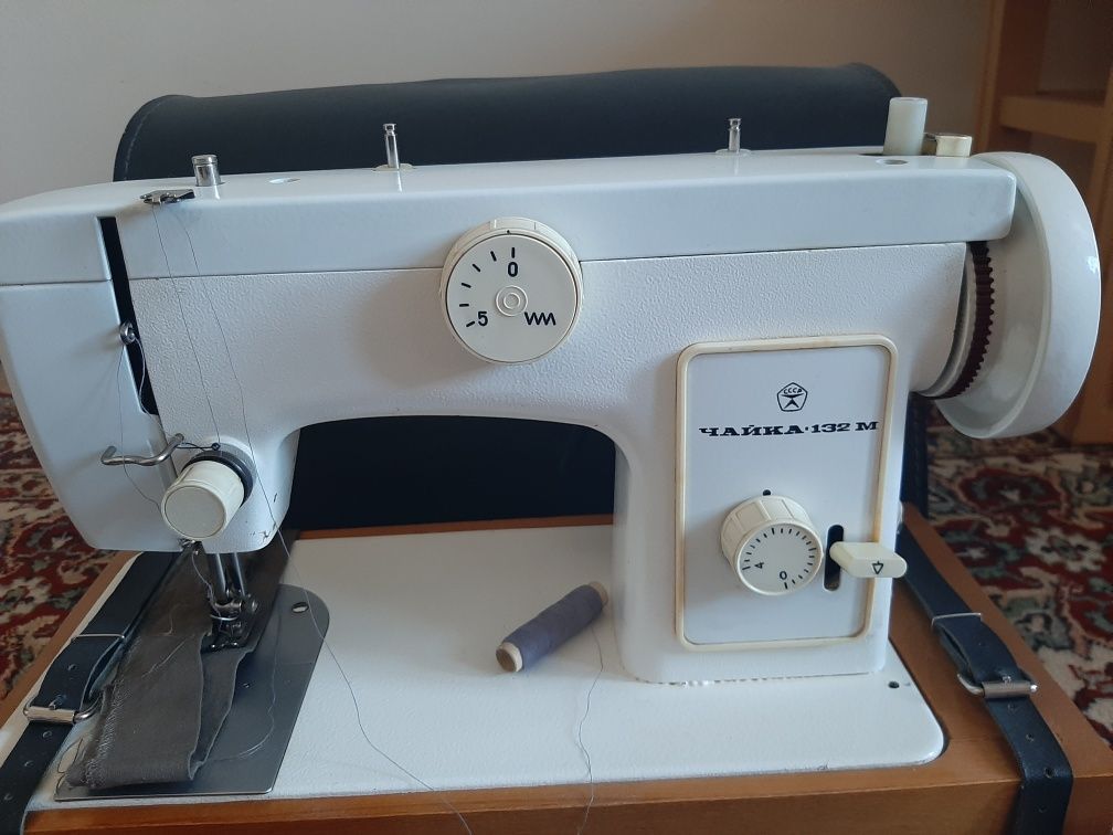 Швейная машина Чайка 132М с электроприводом