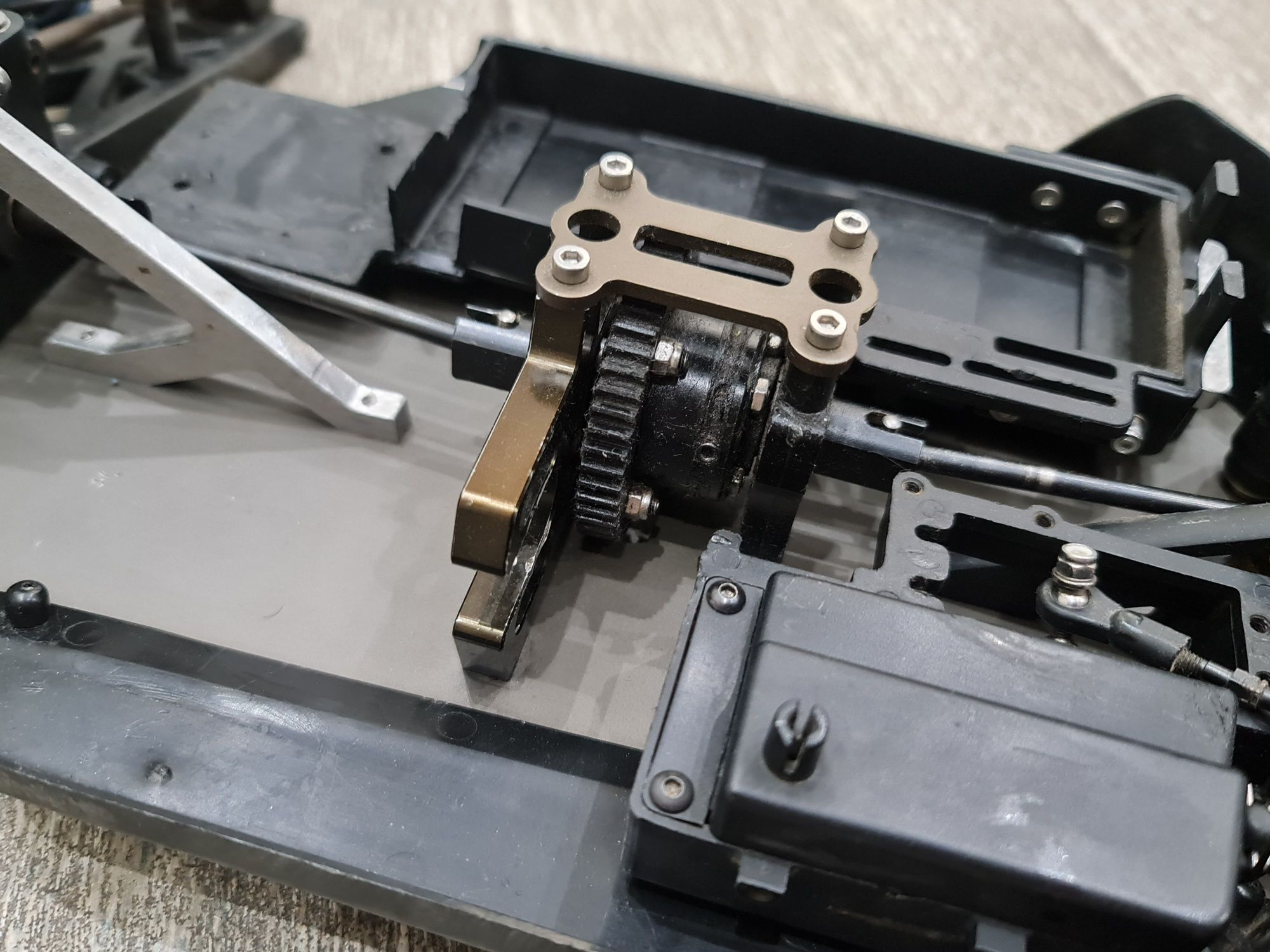 Ofna lx one buggy два броя бъгита 1/8 шасита с резервни части