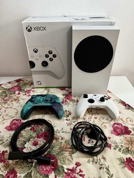 Xbox Series S 512GB + 2 controllere originale – stare excelentă!