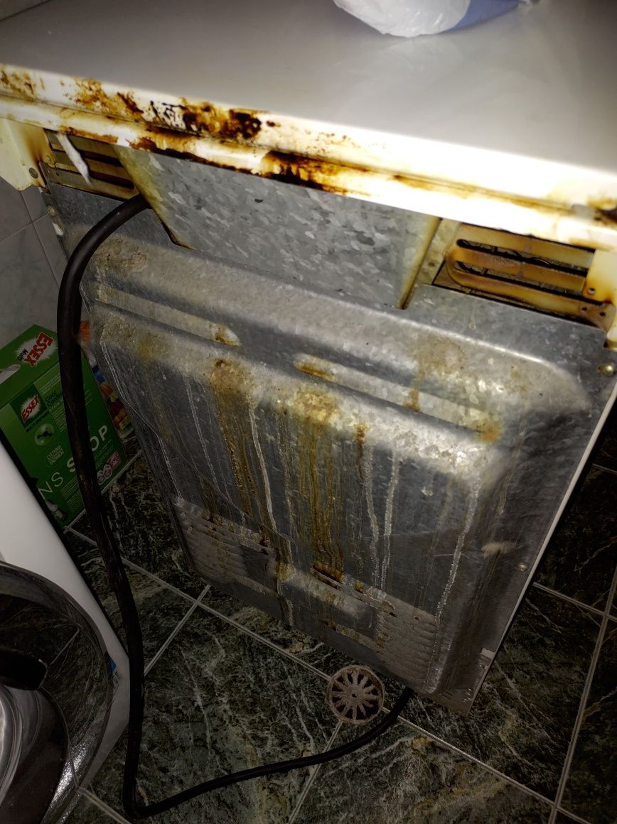 Продавам употребявана готварска печка INDESIT