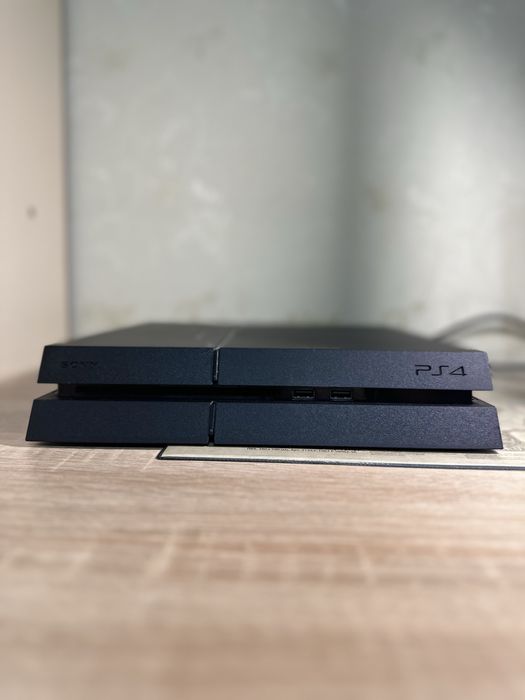 продам Playstation 4