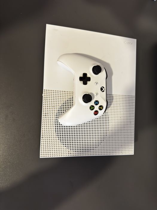 Xbox One S 1TB Stocare