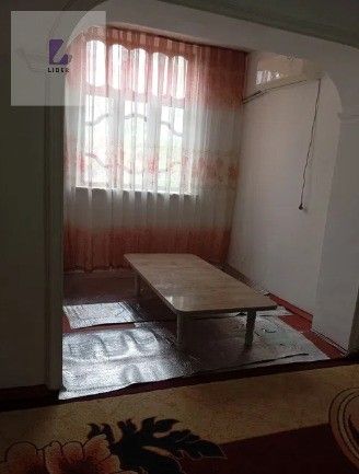 Продается 3х комнатная квартира. Азиз бозор.