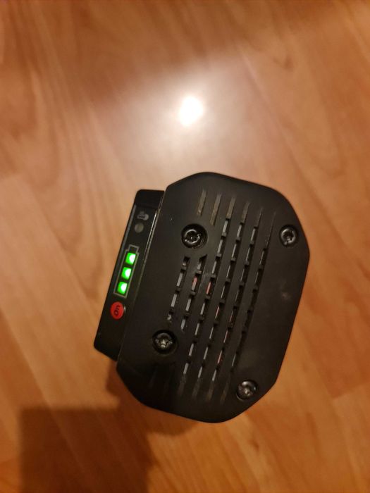 acumulator bosch 36v si incarcator