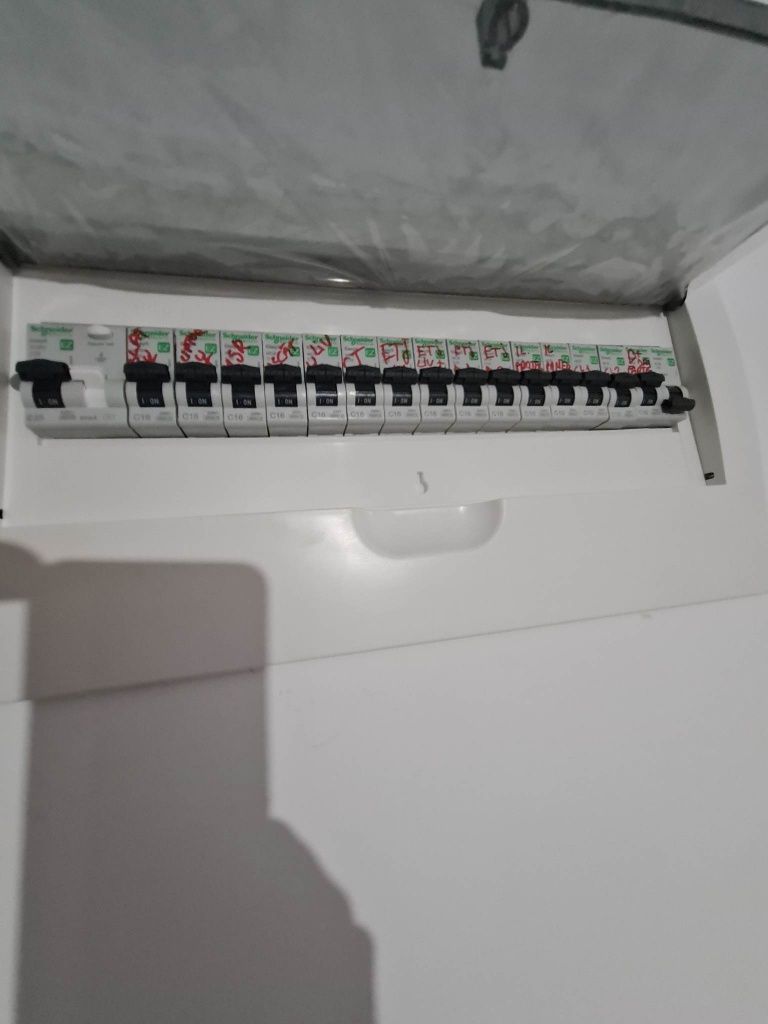 Electrician autorizat instalații electrice