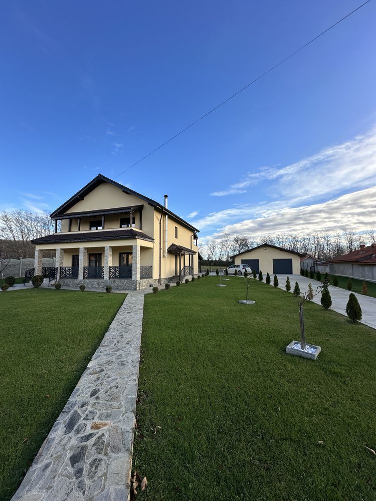 Casa moderna lângă Transalpina finalizată în 2023