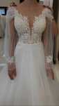Rochie de mireasă ivory cu trenă regală și mâneci din dantelă