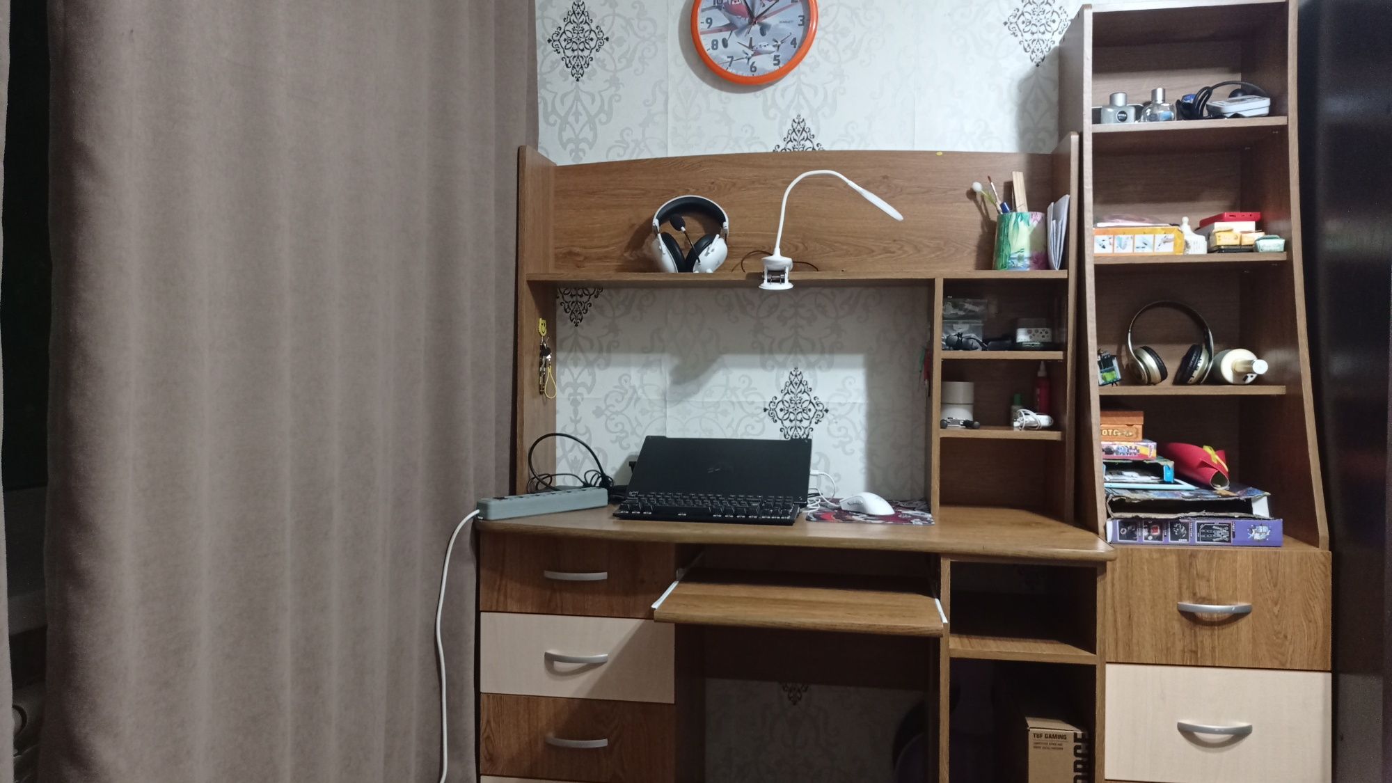 Стол компьютерный