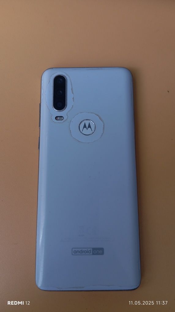 Използван! Motorola One Action 128GB бял + калъф за телефон