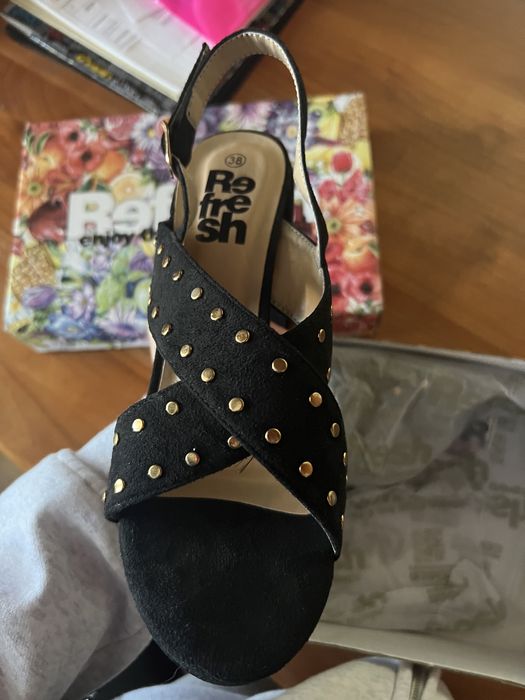 Обувки на висок ток