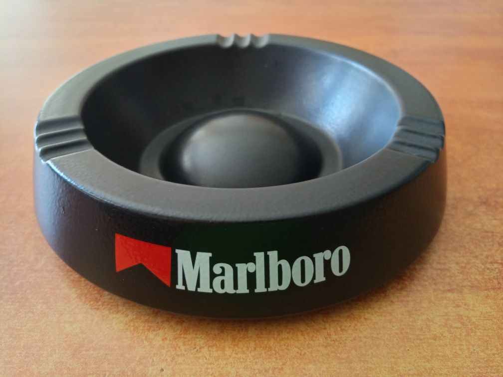 Голям Порцеланов Пепелник Marlboro Германия