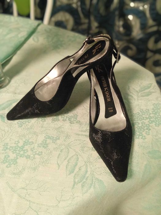 Туфли женские  на каблучке 36 размер черные цена 10000