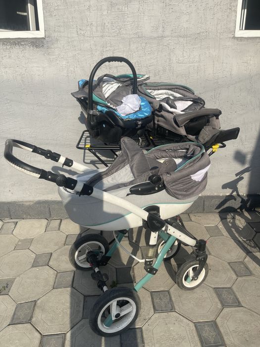 Коляска 3в1 чистая . Отстиранная со всеми пренадлежнастями