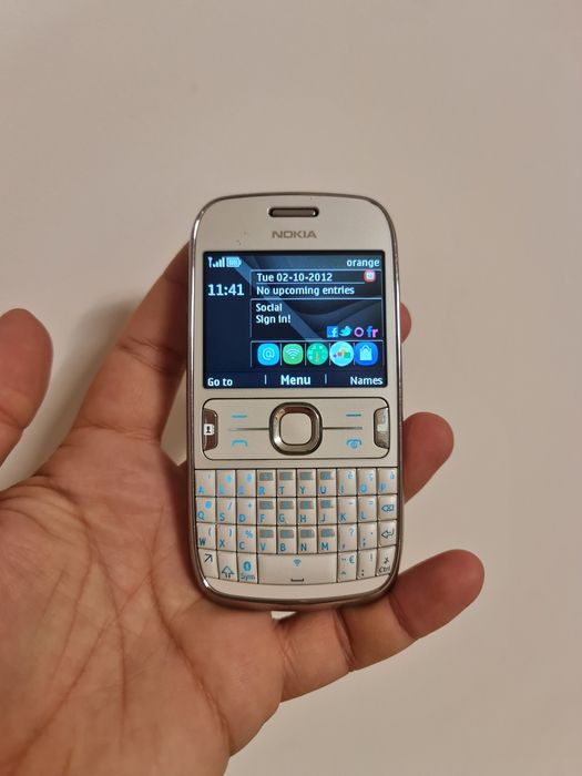 Nokia Asha 302 alb, arata ca nou, telefon de colectie, necodat, cablu.
