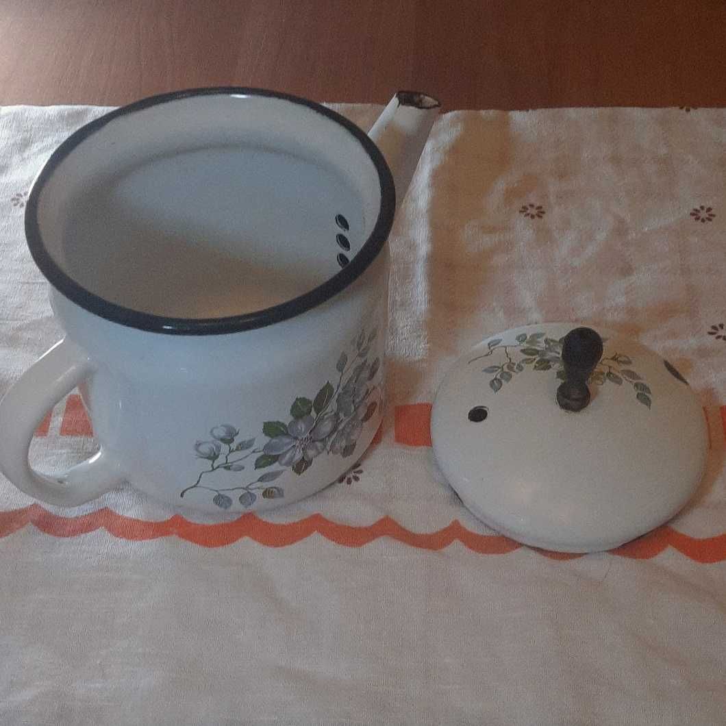 Блюдца чайные, Сахарницы, Селедочница, Чайник 0,5 л. мал. эм.