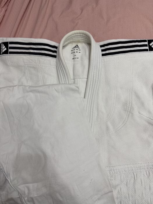 Продам кимоно по дзюдо, белое Адидас