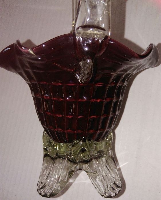 Красива кошничка/бонбониера - масивно релефно стъкло