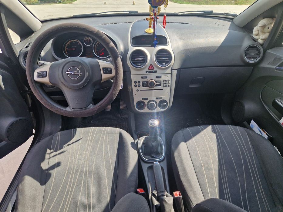 Vând Opel corsa D