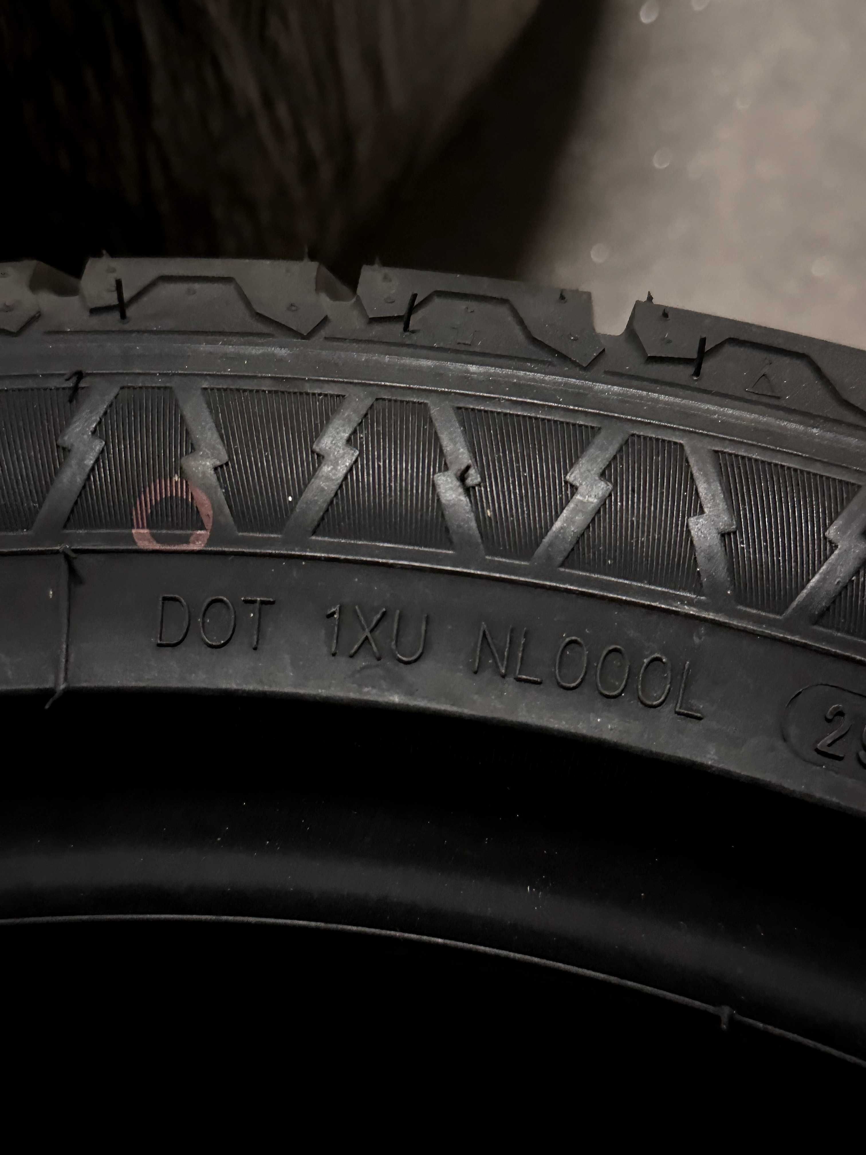 Чисто нови зимни гуми Lenston 245/45 R19 – комплект DOT 2922