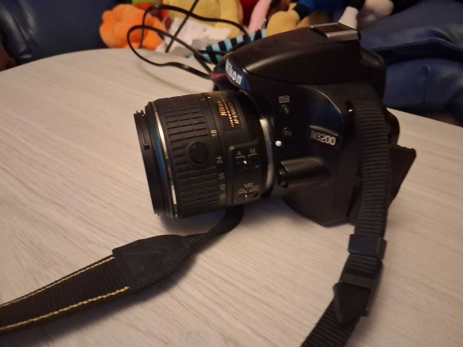 Nikon D3200 + 18–55mm VR | Stare foarte bună | Ideal pentru începători