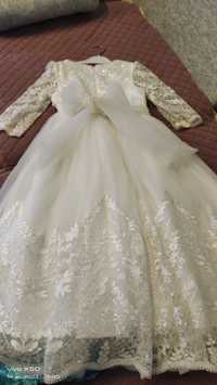 Белая пышная платье
