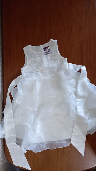 Белое нарядное платье для девочки 5-7 лет