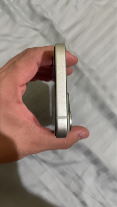 Iphone 15 mentoloviy svet