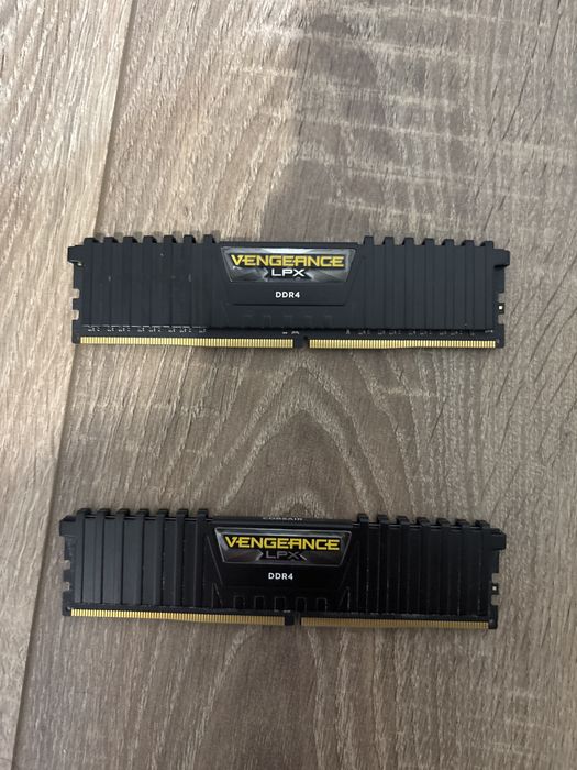 Memorie ram corsair vengeace lpx 16 gb(8gbX2)