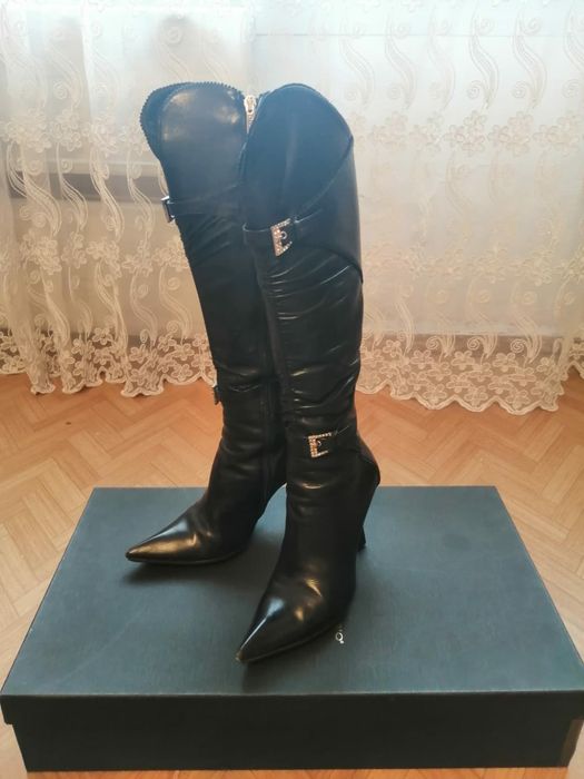 Продам кожаные осенние сапоги Gerardina di Maggio